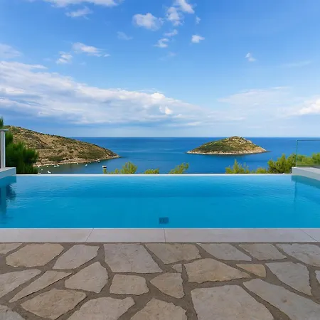 Coastal Paradise Found - Komis' Private Pool Retreat * Ajos Nikolaos
