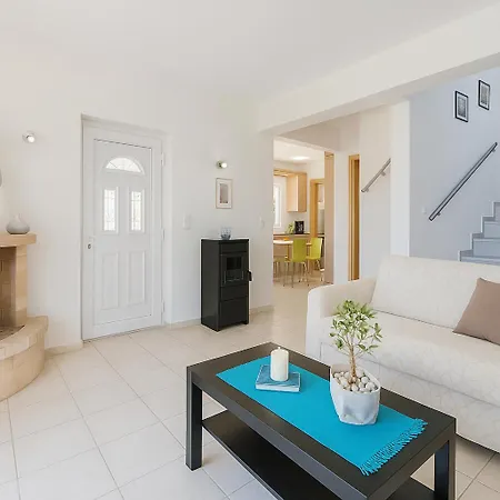 Coastal Paradise Found - Komis' Private Pool Retreat Ajos Nikolaos