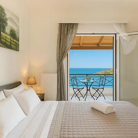 Coastal Paradise Found - Komis' Private Pool Retreat Willa