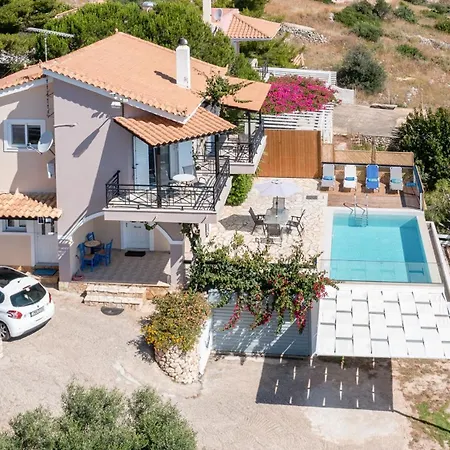 Willa Coastal Paradise Found - Komis' Private Pool Retreat