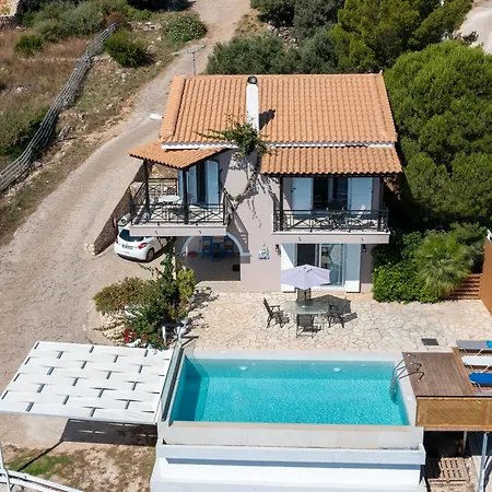 Willa Coastal Paradise Found - Komis' Private Pool Retreat